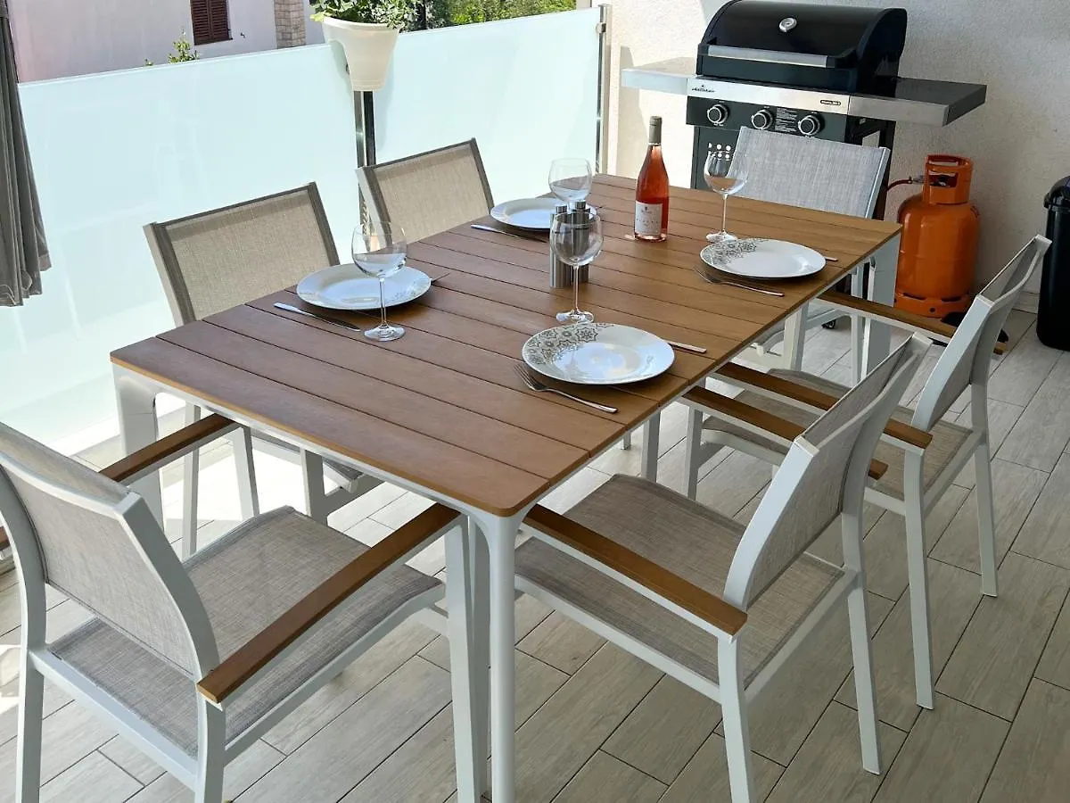 Princess Apartment With Sea View And Private Parking For 2 Cars Dramalj