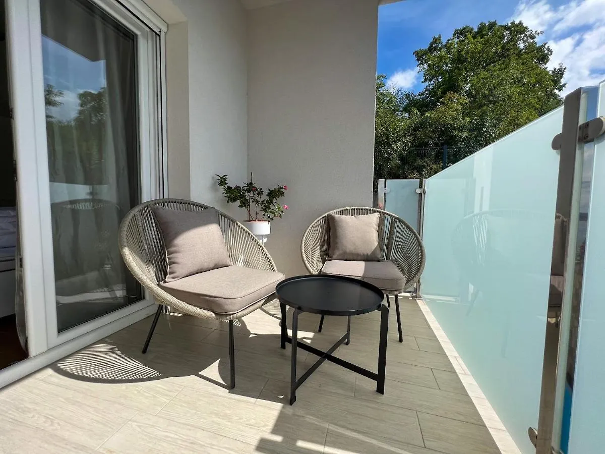 Princess Apartment With Sea View And Private Parking For 2 Cars Dramalj Croatia