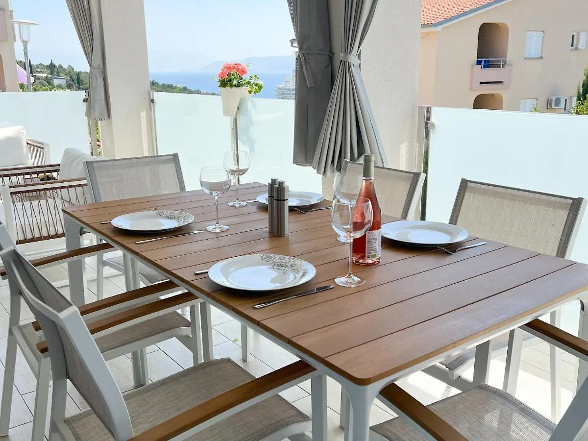 Princess Apartment With Sea View And Private Parking For 2 Cars Dramalj