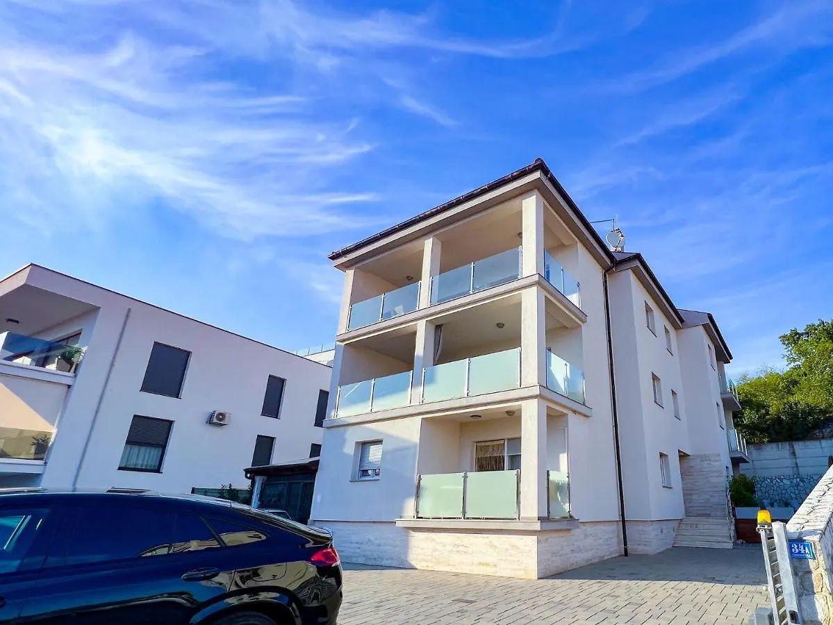 Princess Apartment With Sea View And Private Parking For 2 Cars Dramalj